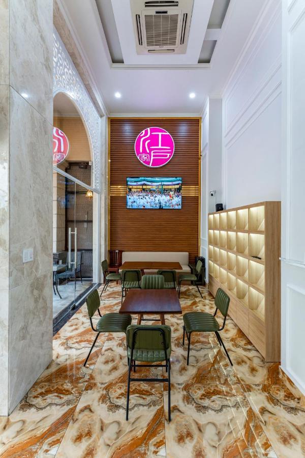 Edoya Hotel Phu My Hung Хошимин Экстерьер фото