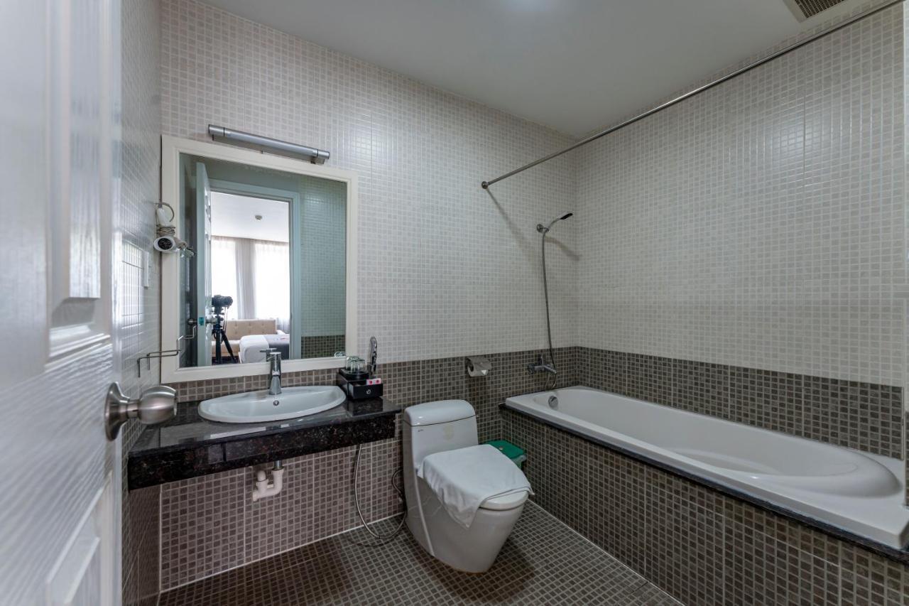 Edoya Hotel Phu My Hung Хошимин Экстерьер фото